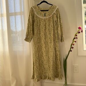 Floral Green Dress with Lace Trim